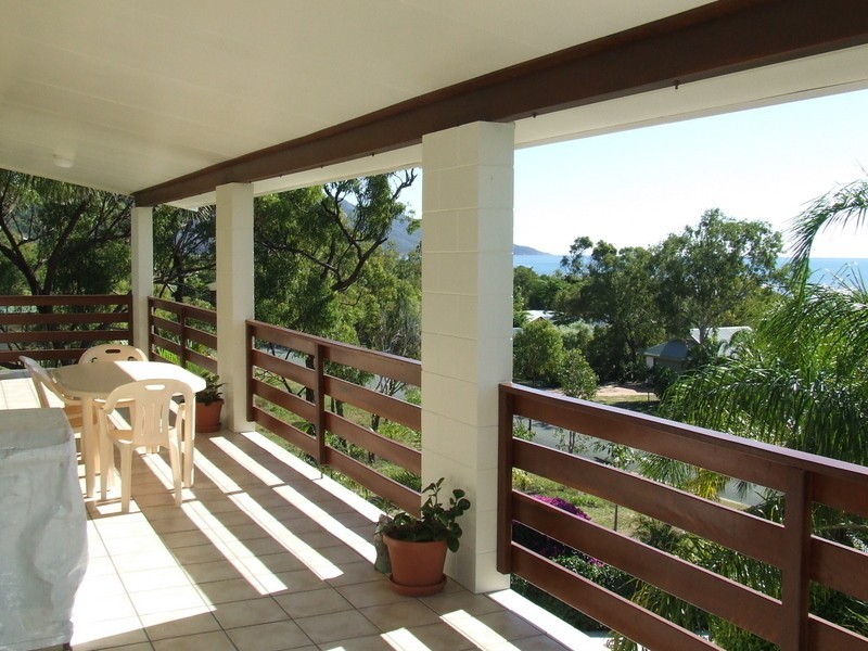 35 Gloucester Avenue, Hideaway Bay QLD 4800