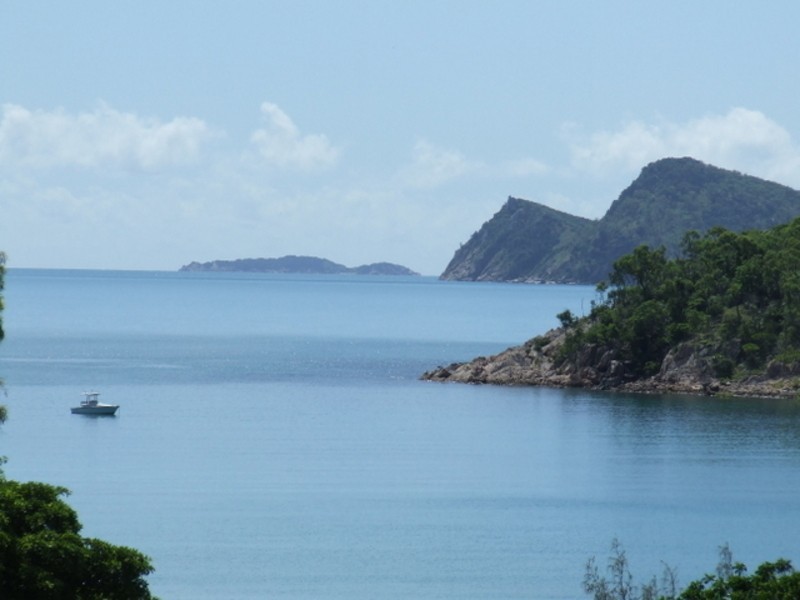 35 Gloucester Avenue, Hideaway Bay QLD 4800