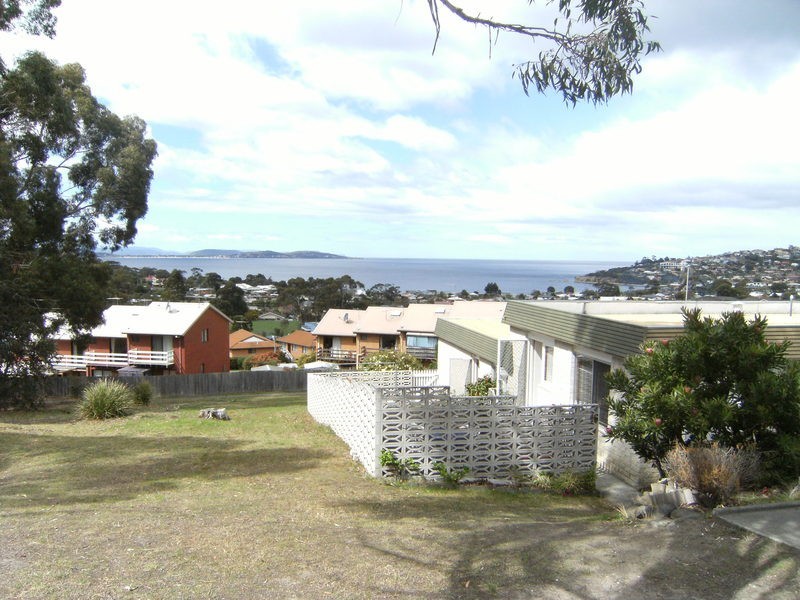 16/24 Pearl Place, Blackmans Bay TAS 7052