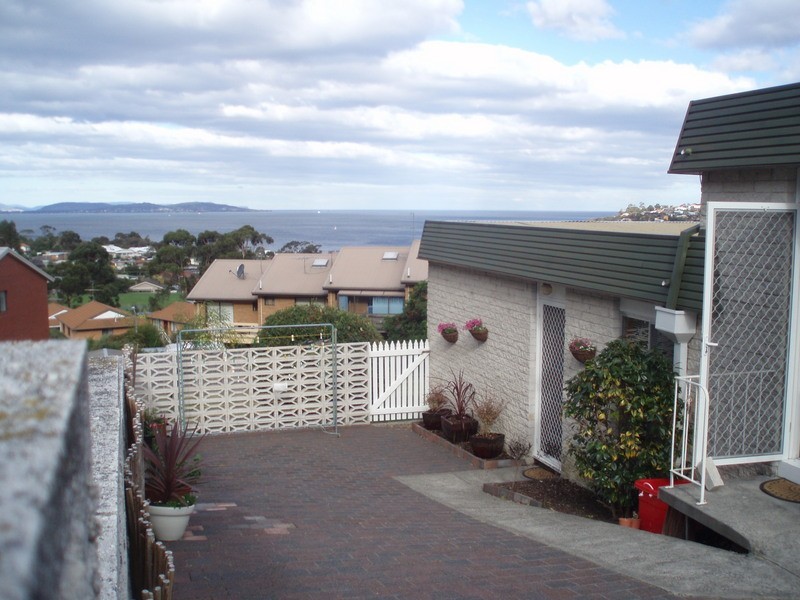 16/24 Pearl Place, Blackmans Bay TAS 7052