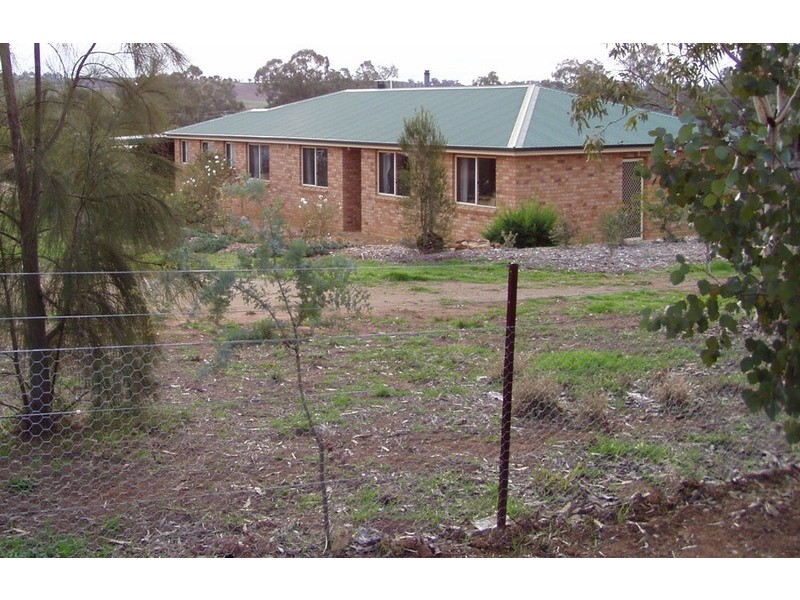 25 Camp Lane, Cowra NSW 2794