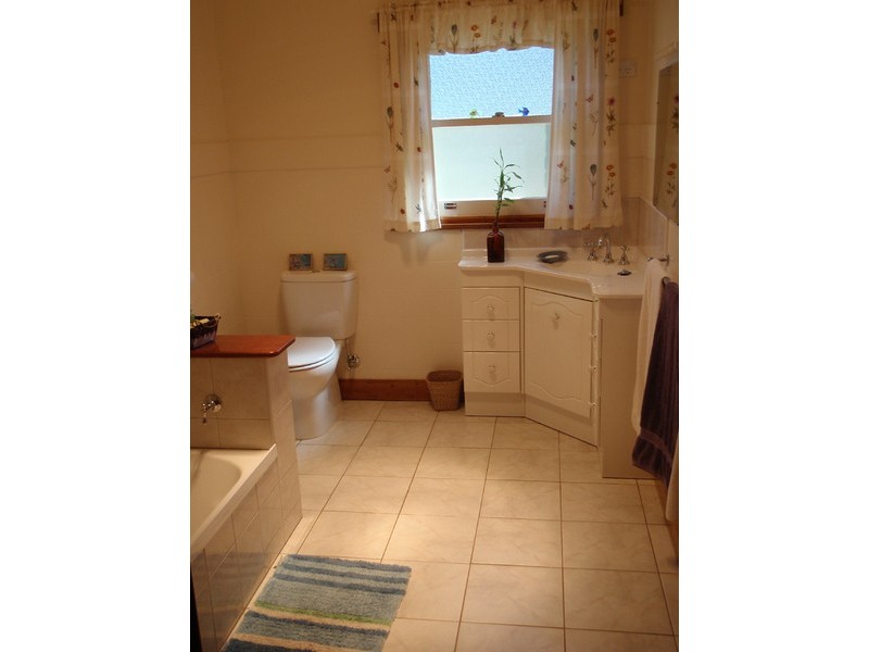 1 Robert Street, Beauty Point TAS 7270