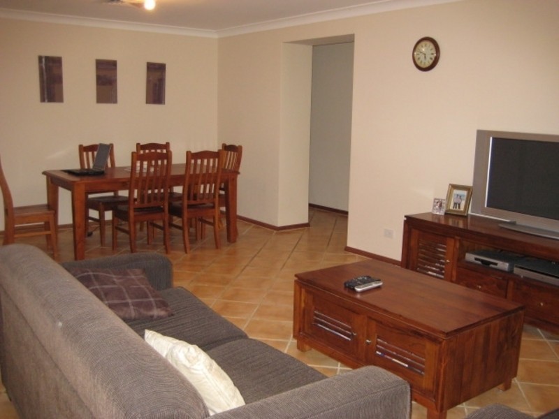 4 FITZGIBBON Place, Kurri Kurri NSW 2327