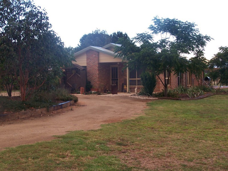 4 River Park Road, Cowra NSW 2794