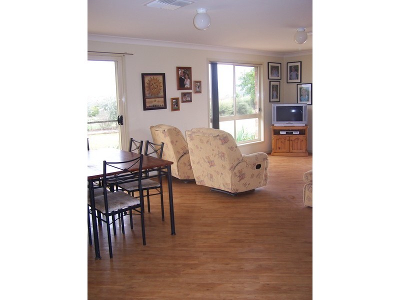 4 River Park Road, Cowra NSW 2794