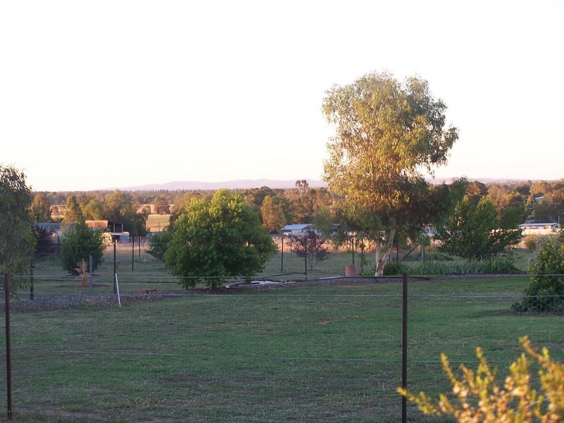 4 River Park Road, Cowra NSW 2794