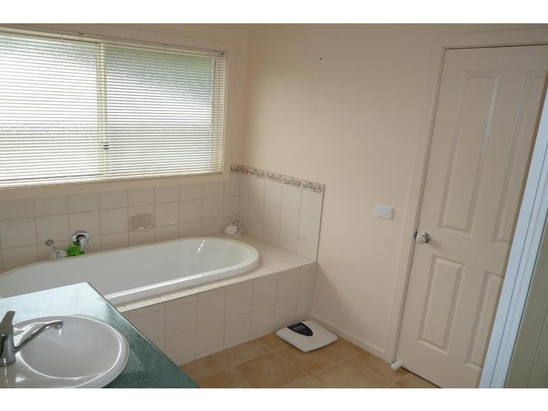 11 Deburgh Road, Drysdale VIC 3222