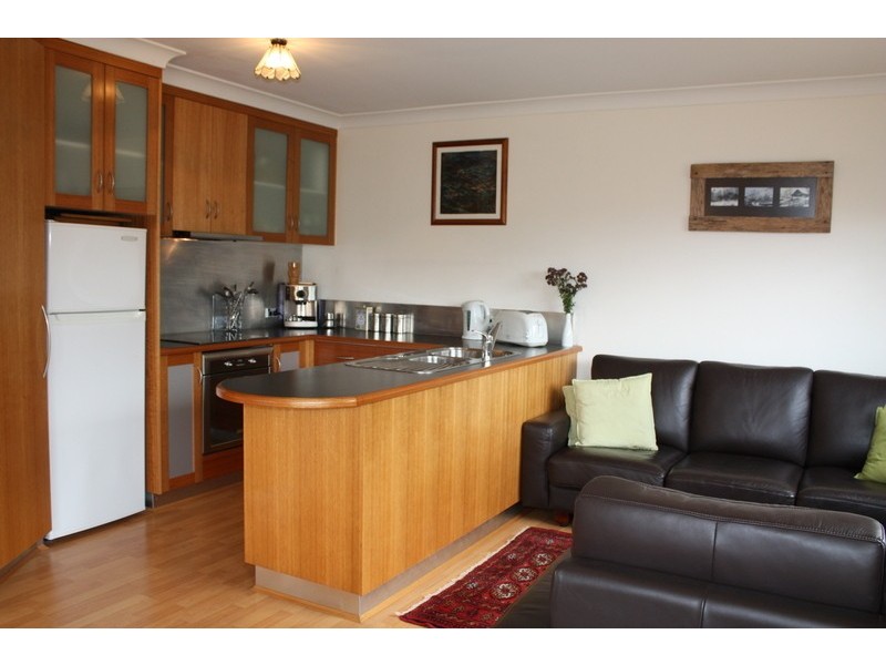 3/180 Roslyn  Avenue, Blackmans Bay TAS 7052