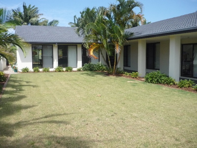 42 Edinburgh Road, Benowa QLD 4217