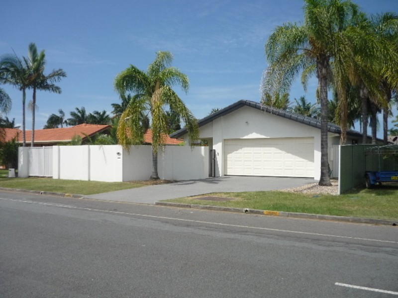 42 Edinburgh Road, Benowa QLD 4217