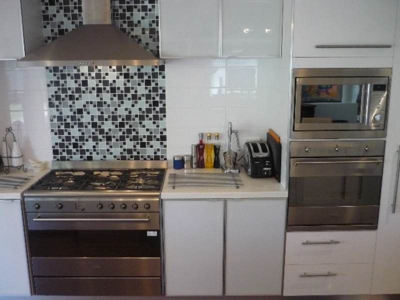 42 Edinburgh Road, Benowa QLD 4217