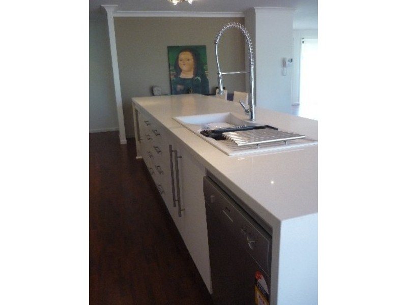 42 Edinburgh Road, Benowa QLD 4217