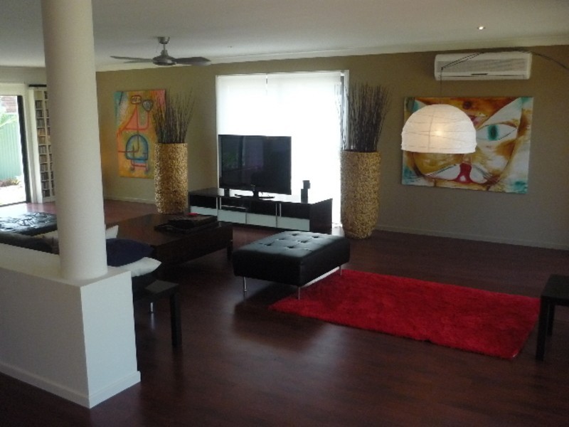 42 Edinburgh Road, Benowa QLD 4217