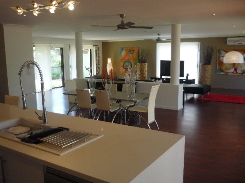 42 Edinburgh Road, Benowa QLD 4217