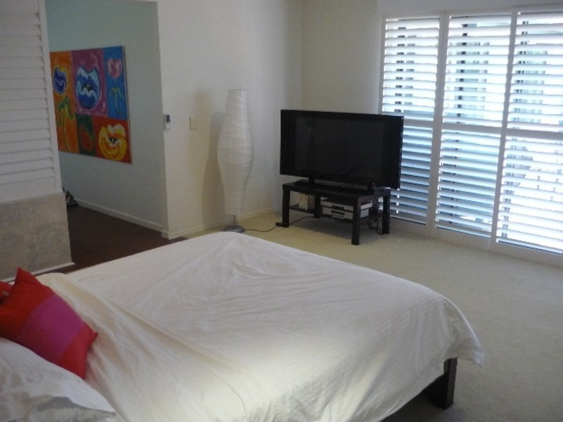 42 Edinburgh Road, Benowa QLD 4217