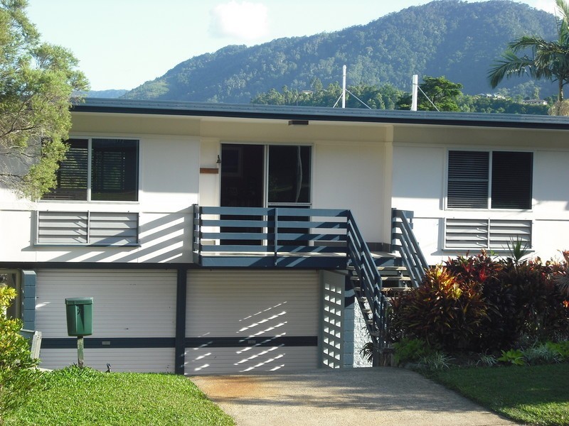 7 Sommerville Crescent, Whitfield QLD 4870