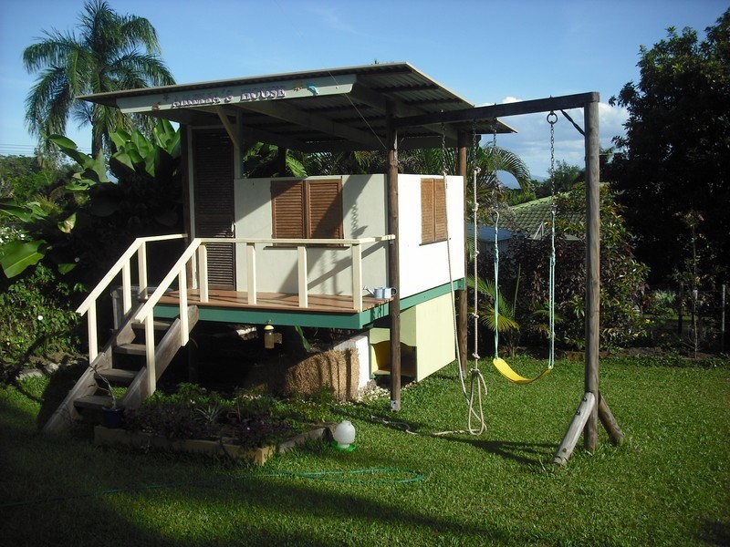 7 Sommerville Crescent, Whitfield QLD 4870