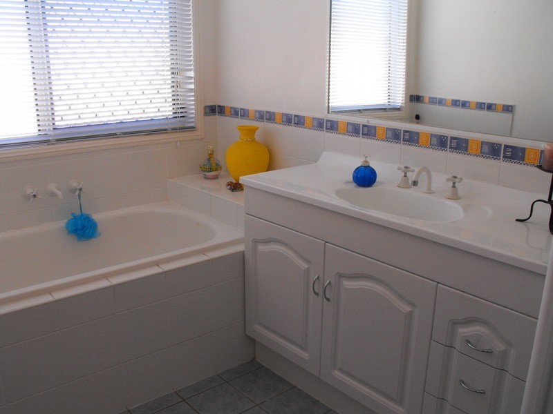 38 Lake Breeze  Drive, Loganholme QLD 4129