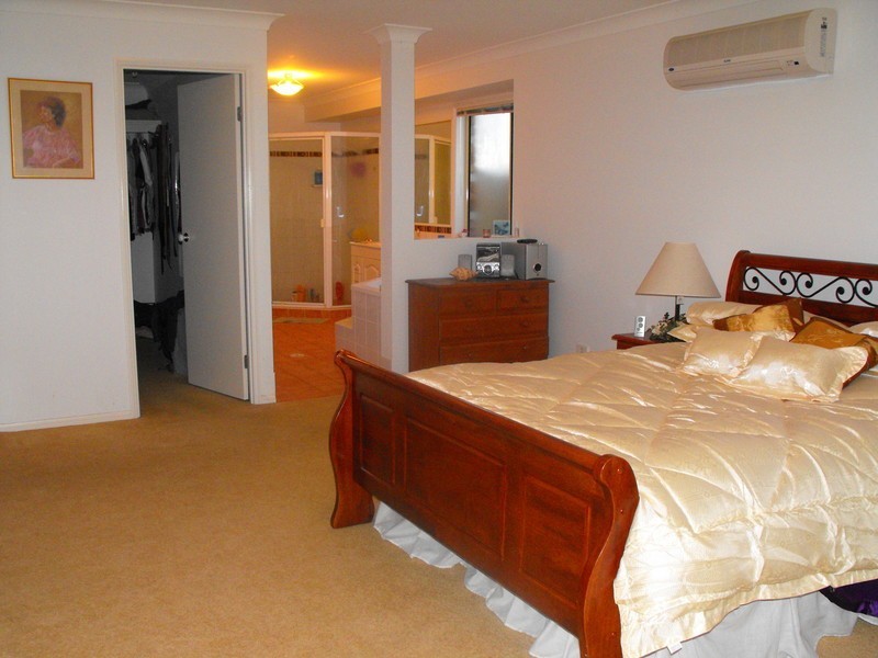 38 Lake Breeze  Drive, Loganholme QLD 4129