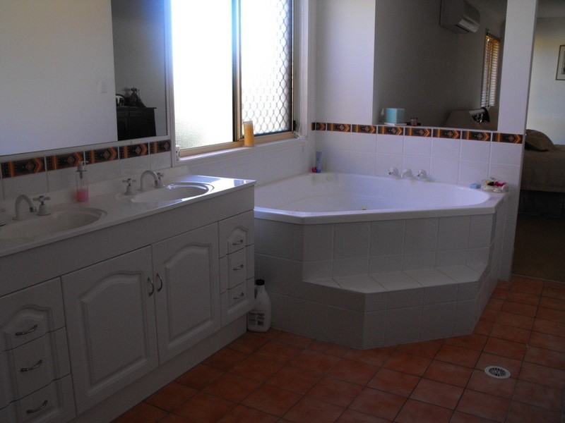 38 Lake Breeze  Drive, Loganholme QLD 4129