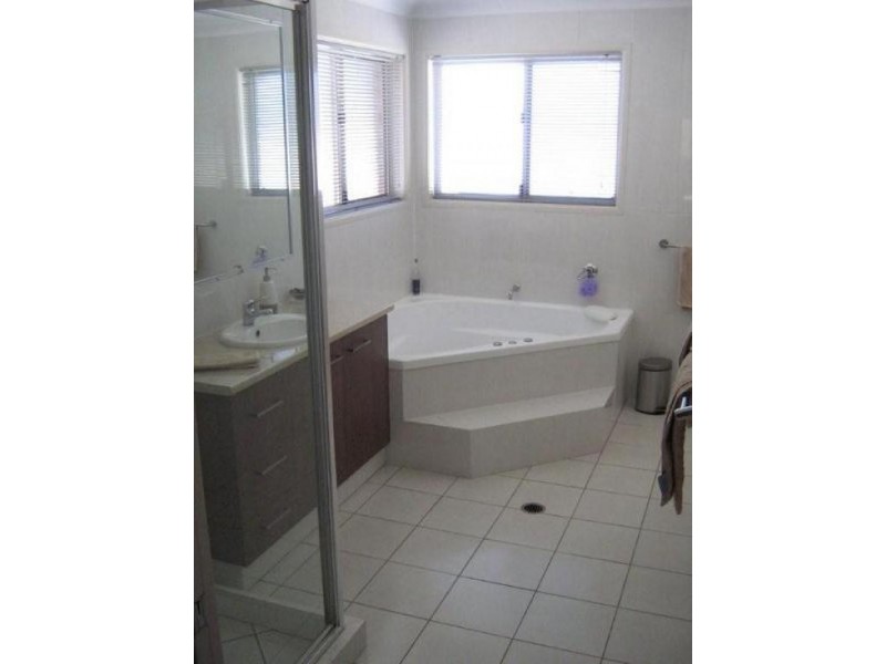 1 Schaefer Court, Westbrook QLD 4350