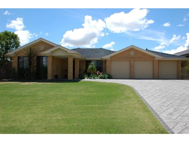 17 Wilton Drive, East Maitland NSW 2323