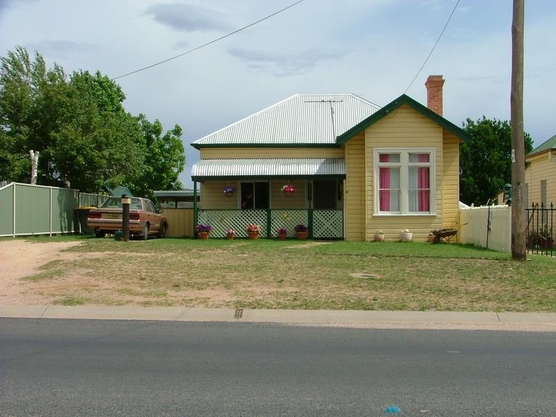 8 Medora Street, Inverell NSW 2360