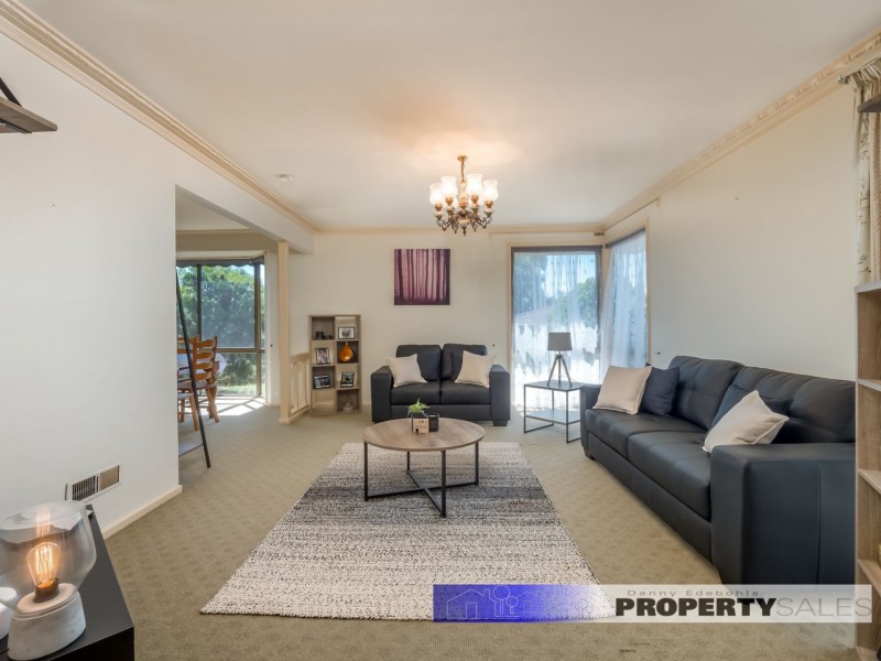 7 McMillan Court, Newborough VIC 3825