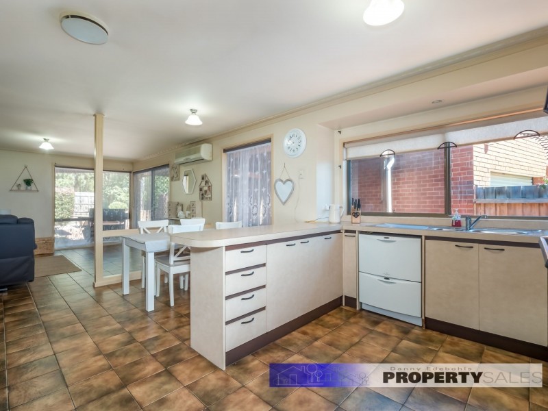 7 McMillan Court, Newborough VIC 3825