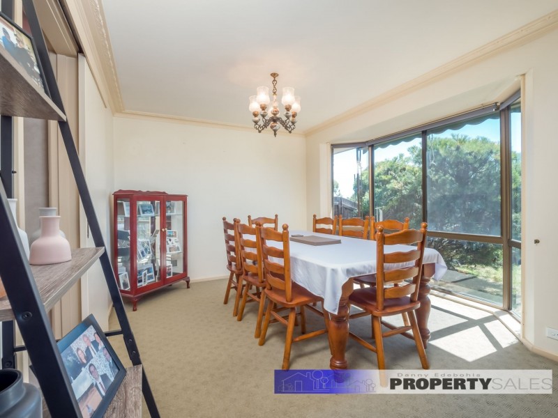 7 McMillan Court, Newborough VIC 3825