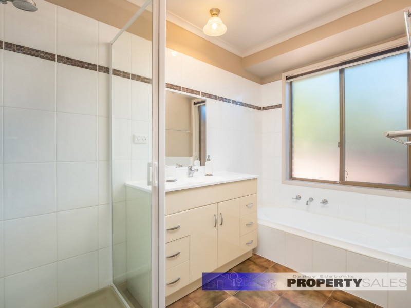 7 McMillan Court, Newborough VIC 3825