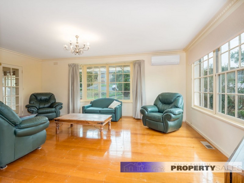 11 Smallburn Avenue, Newborough VIC 3825