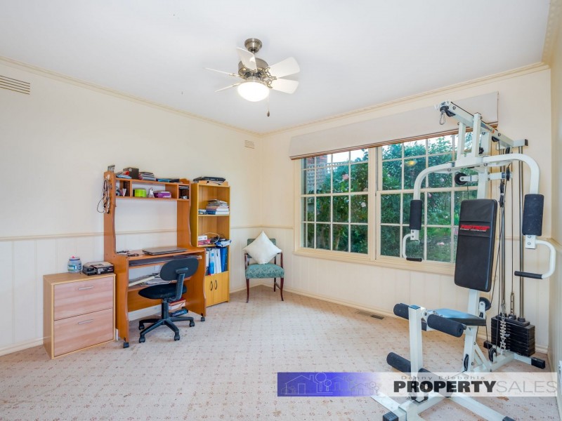 11 Smallburn Avenue, Newborough VIC 3825