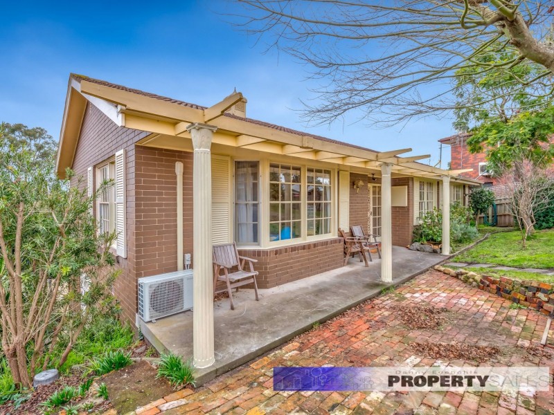 11 Smallburn Avenue, Newborough VIC 3825