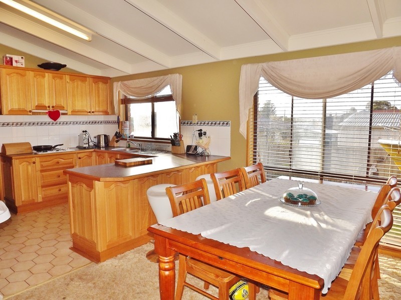 10 Durham Road, Newborough VIC 3825
