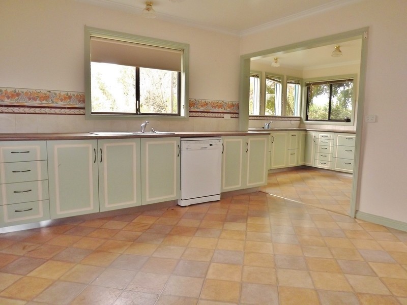 68 Hennessey Street, Moe VIC 3825