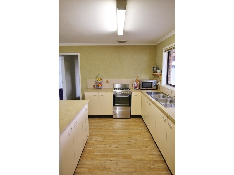 46 Randall Crescent, Moe VIC 3825