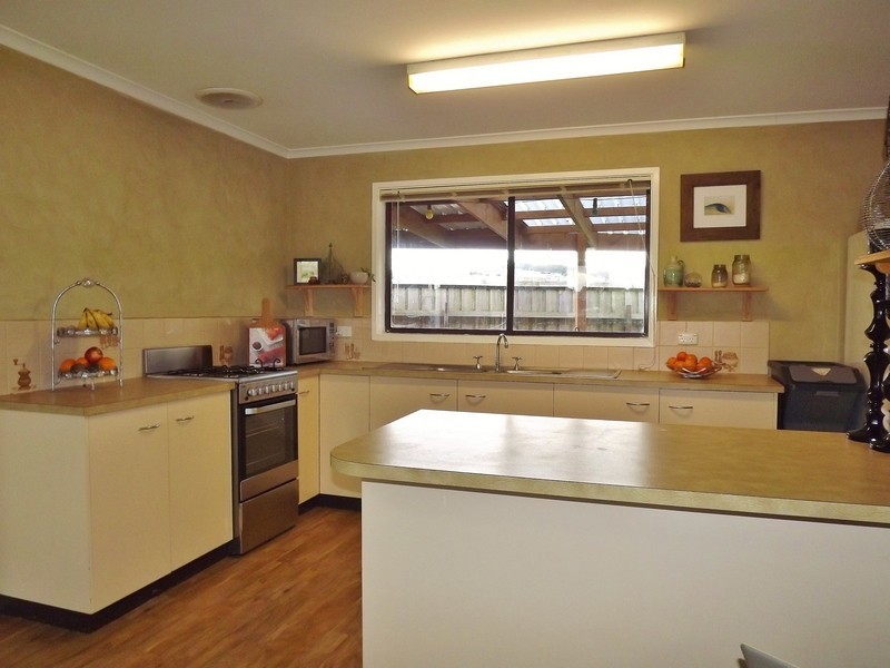 46 Randall Crescent, Moe VIC 3825