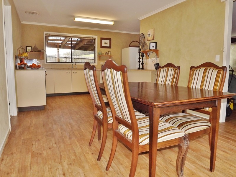 46 Randall Crescent, Moe VIC 3825