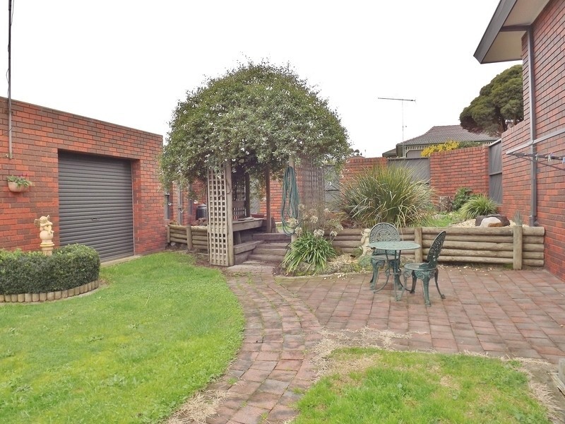 1 Amor Court, Newborough VIC 3825