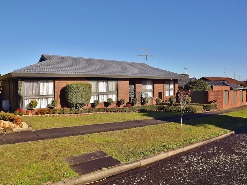 1 Amor Court, Newborough VIC 3825