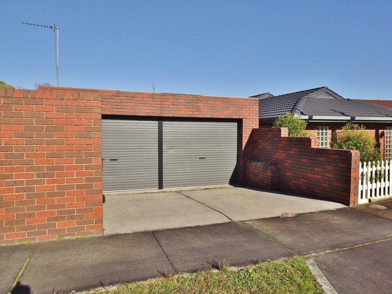 1 Amor Court, Newborough VIC 3825