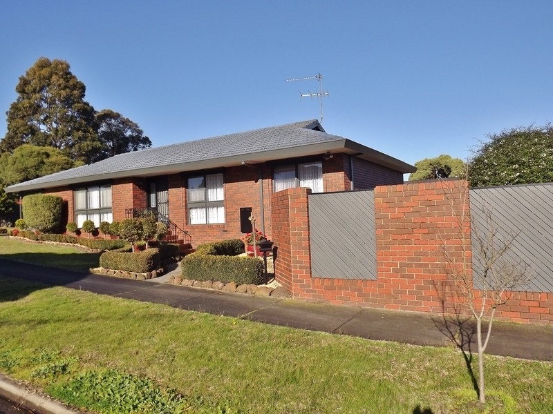 1 Amor Court, Newborough VIC 3825
