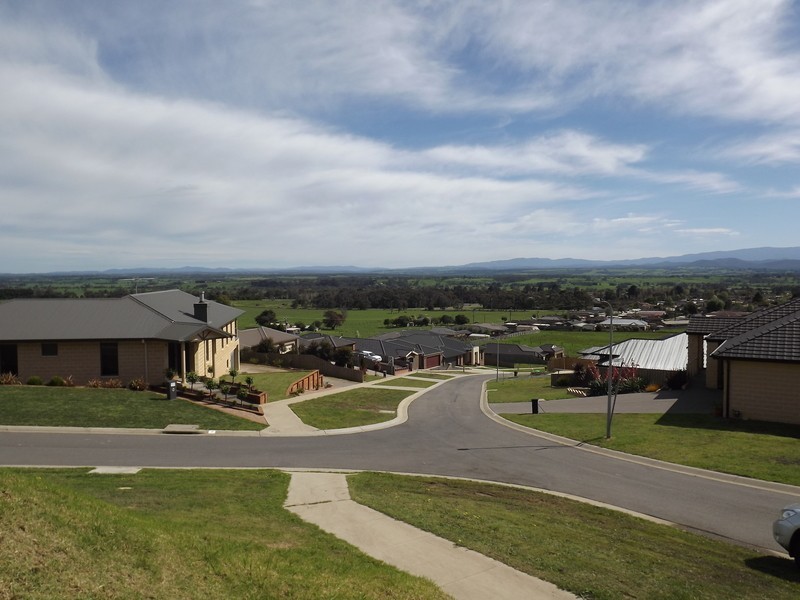 1 Sharnee Court, Moe VIC 3825