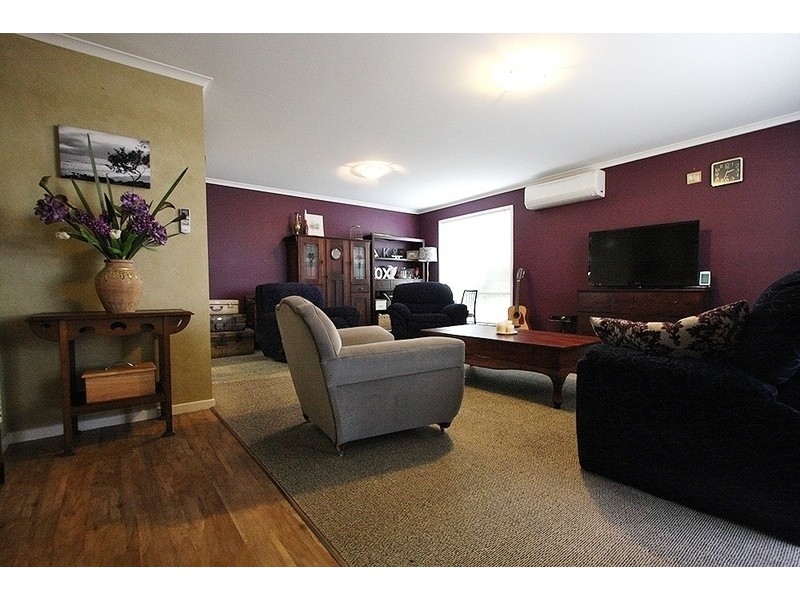 46 Randall Crescent, Moe VIC 3825
