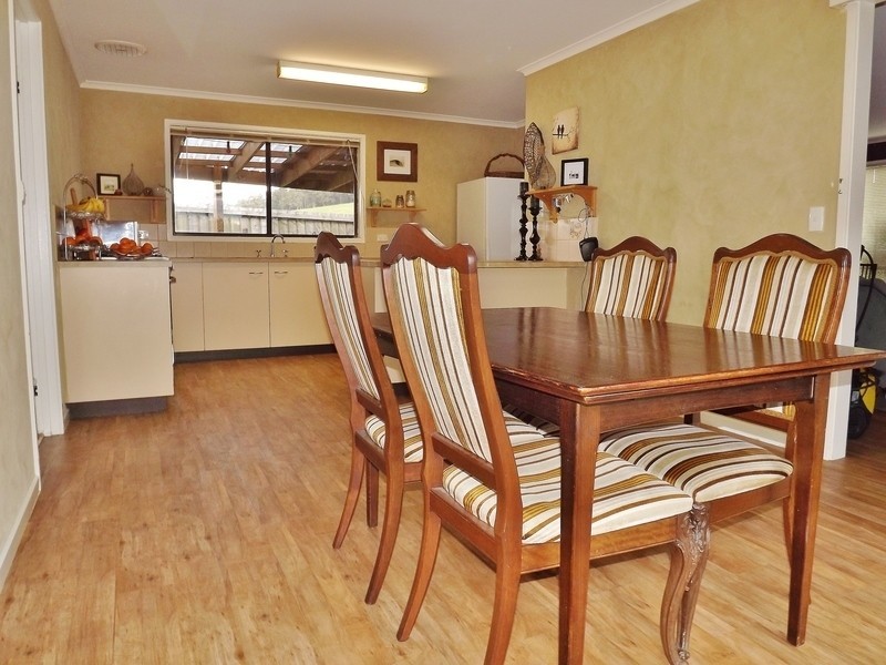 46 Randall Crescent, Moe VIC 3825