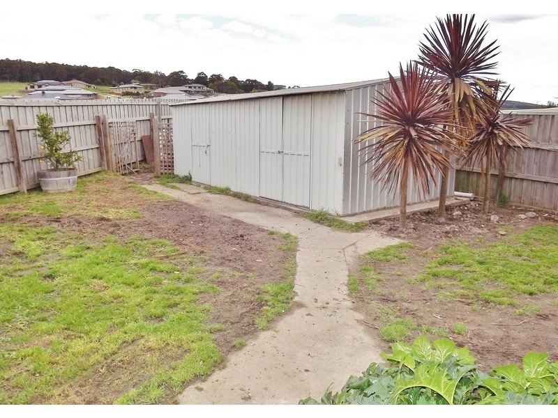 46 Randall Crescent, Moe VIC 3825