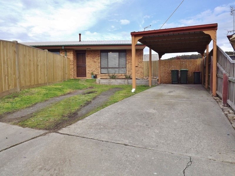 46 Randall Crescent, Moe VIC 3825