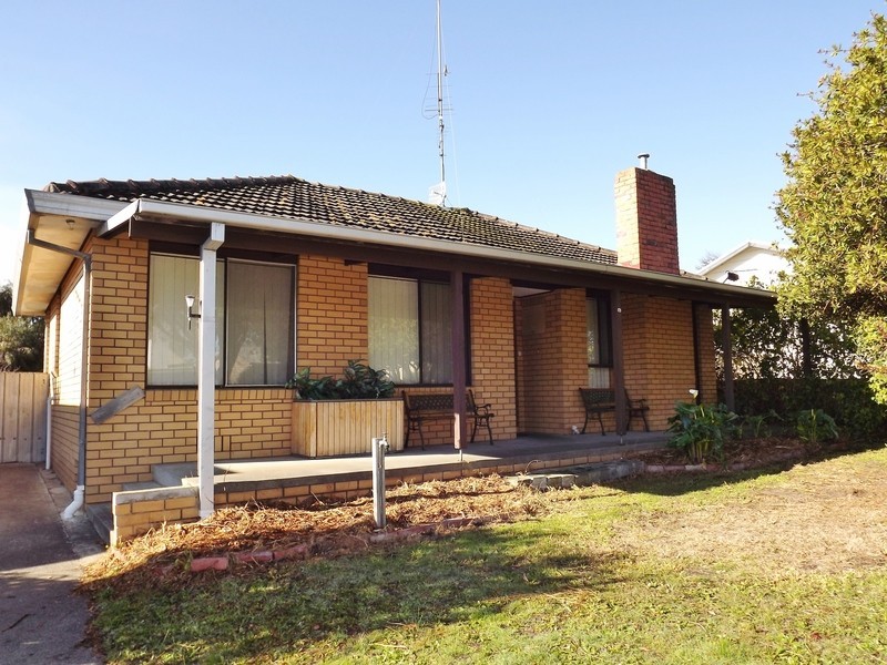 23 Alexander Avenue, Moe VIC 3825