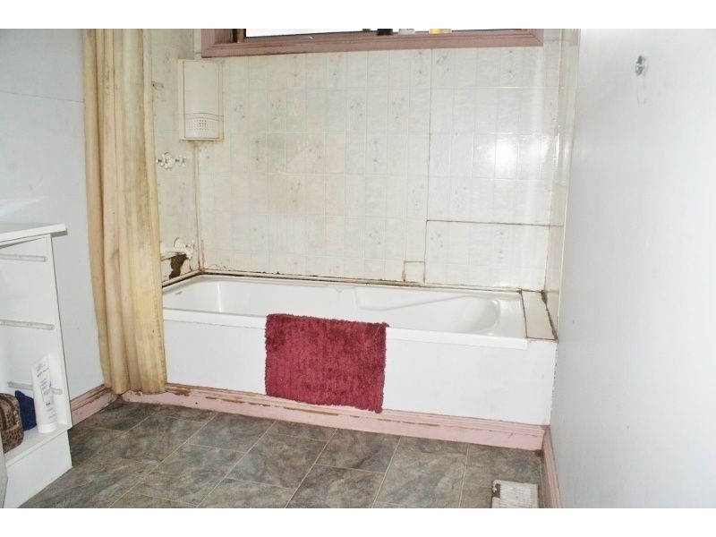 23 Western Avenue, Newborough VIC 3825